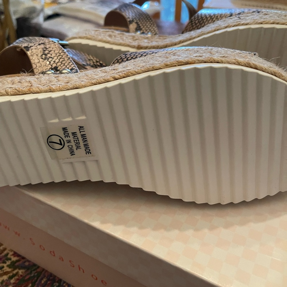 Soda sandals size 7 snakeskin color🔥 - Picture 3 of 3